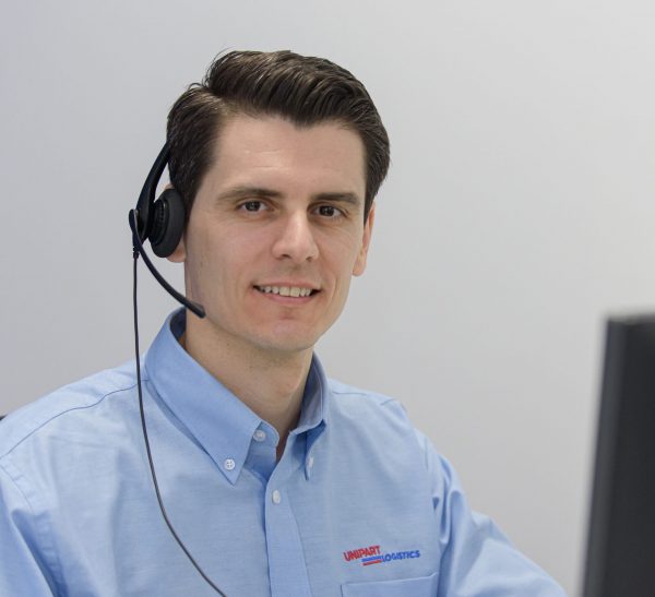Image shows a Unipart customer service team colleague