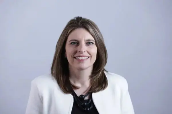 Vicki Hooper headshot